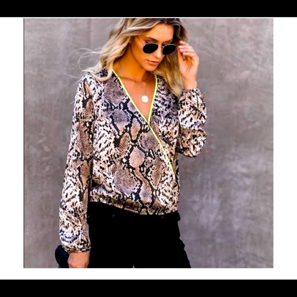 Vici Blouse Size: S new with out tags